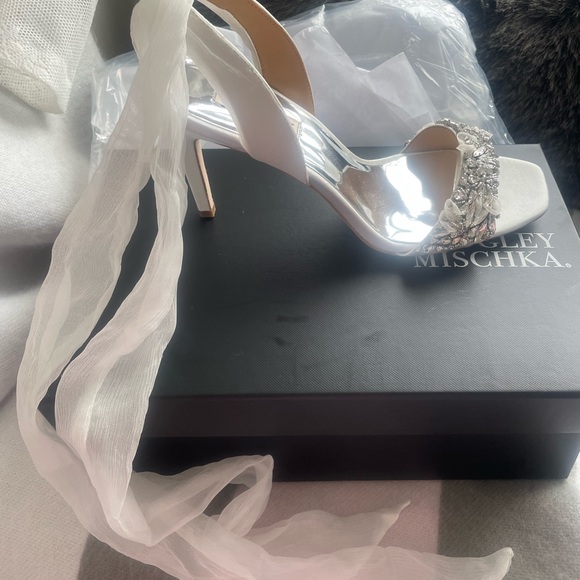 Badgley Mischka Bobbie Heels - Picture 1 of 8